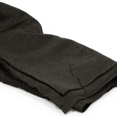 Σύγχρονο σχεδιασμό Μαύρο πολυεστέρα Staple Fiber Needle Punched Nonwoven Γεωτεξτύλιο 400gm