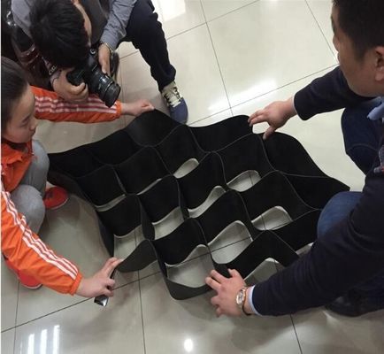 Ζητούμενο μέγεθος HDPE Σταθεροποιητής χαλίκις Δίκτυο γεωκύτταρο για δρόμους παραδοσιακό υλικό