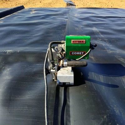 Ελαφρύ πρόσωπο 1,5 mm 1500 μικρών Μαύρο πράσινο HDPE Geomembrane Film για περιστροφές φράγματος 0,75 mm