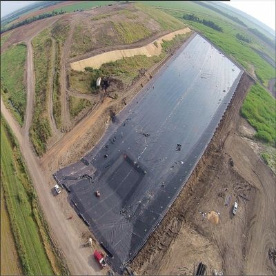 2m-8m πλάτος Γεωμεμβράνη HDPE Γεωμεμβράνη Αλιευτικής Φάρμας Ύδρευσης για υψηλή ευελιξία