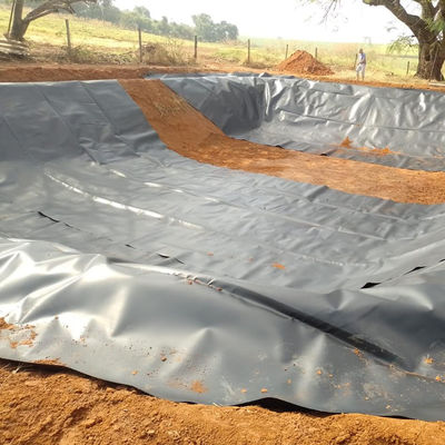 1 mm HDPE Γεωμεμβράνη Φαρμακοκαλλιέργειας ιχθυοκαλλιέργειας Υδατοασφαλής κυλίνδρος Πρωτοϋλικά 100% παρθένο HDPE