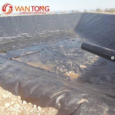 Γεωμεμβράνη σε μαύρο και λευκό HDPE για την προστασία του περιβάλλοντος