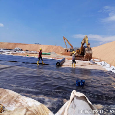 0.75Mm 2m-8m πλάτος HDPE Γεωμεμβράνη για Γεωμεμβράνη Υδατοπεριοριστικά 1.0mm πάχος