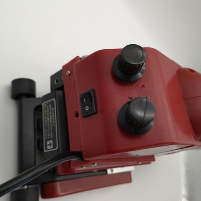 Ηλεκτρονική μηχανή συγκόλλησης γεωμεμβράνης θερμού σφήνας 850W Δύναμη για γεωργικά έργα