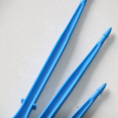 Ανθεκτικό σύστημα άρδευσης γεωργίας 4L / 8L 2 Pegs με μαύρο σωλήνα PVC